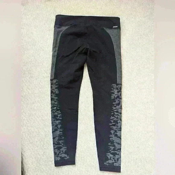 Women's New Balance Reflective Tights in excellent condition size large - Picture 3 of 5